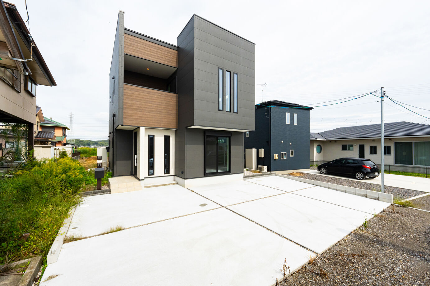 秀光ビルド 【1301万円/2階建て/スタイリッシュ/収納充実】モダンなデザインと開放感が調和した理想の住まいの建築実例画像1