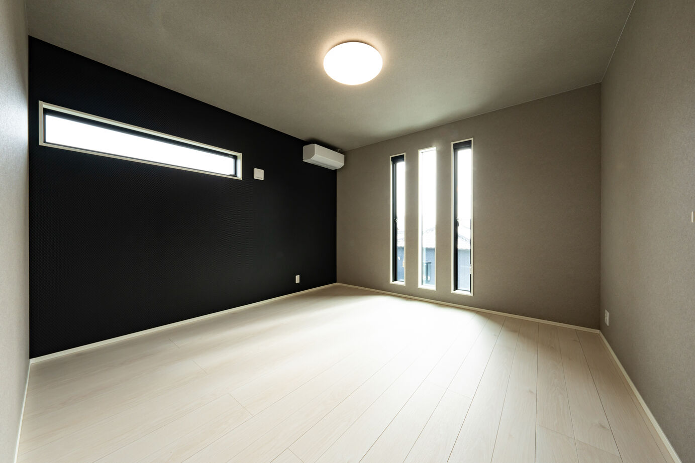 秀光ビルド 【1301万円/2階建て/スタイリッシュ/収納充実】モダンなデザインと開放感が調和した理想の住まいの建築実例画像4