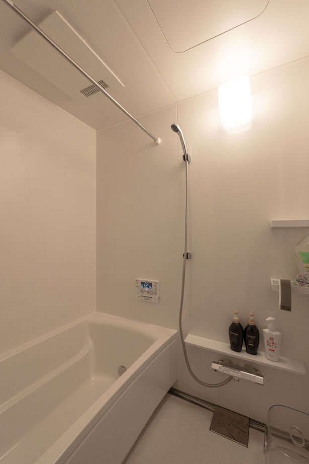 秀光ビルド 【2階建て/L型キッチン/収納充実】ホワイトとナチュラルウッドが織りなす、やさしい心地よさの住まいの建築実例画像4