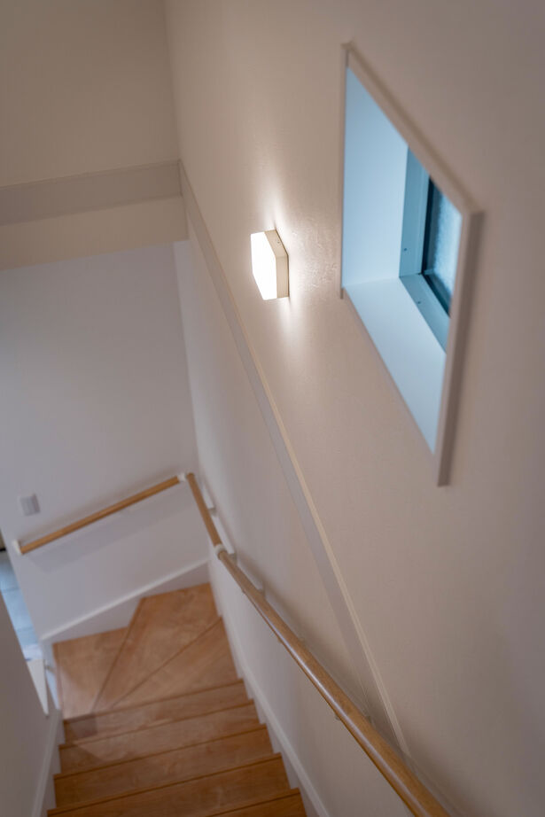 秀光ビルド 【2階建て/L型キッチン/収納充実】ホワイトとナチュラルウッドが織りなす、やさしい心地よさの住まいの建築実例画像5