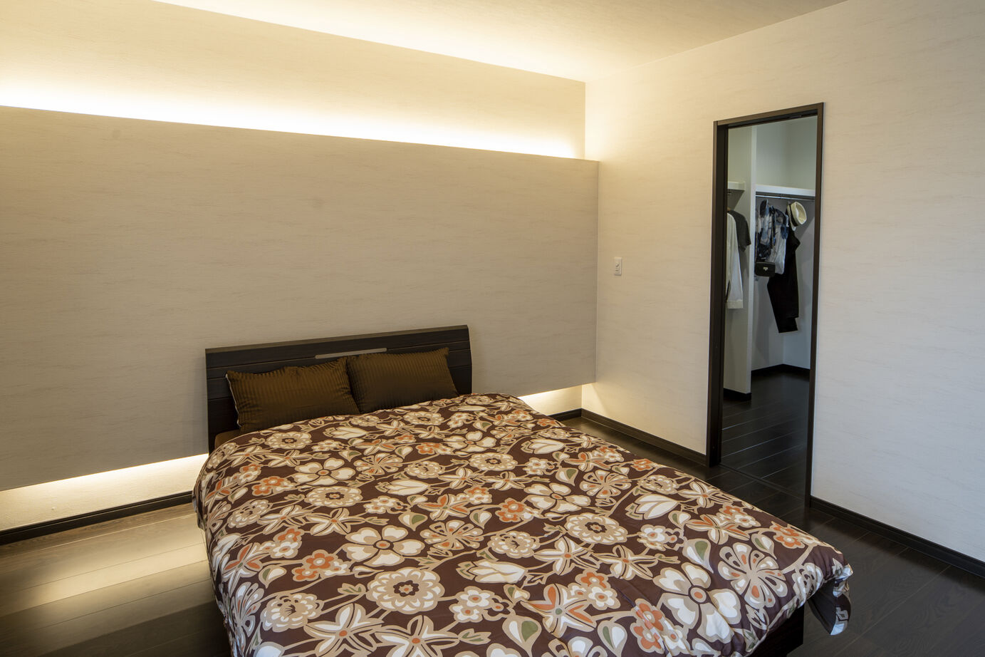 秀光ビルド 【ウッドデッキ/2階建て】アウトドアリビングで読書やランチを楽しむ住まいの建築実例画像3