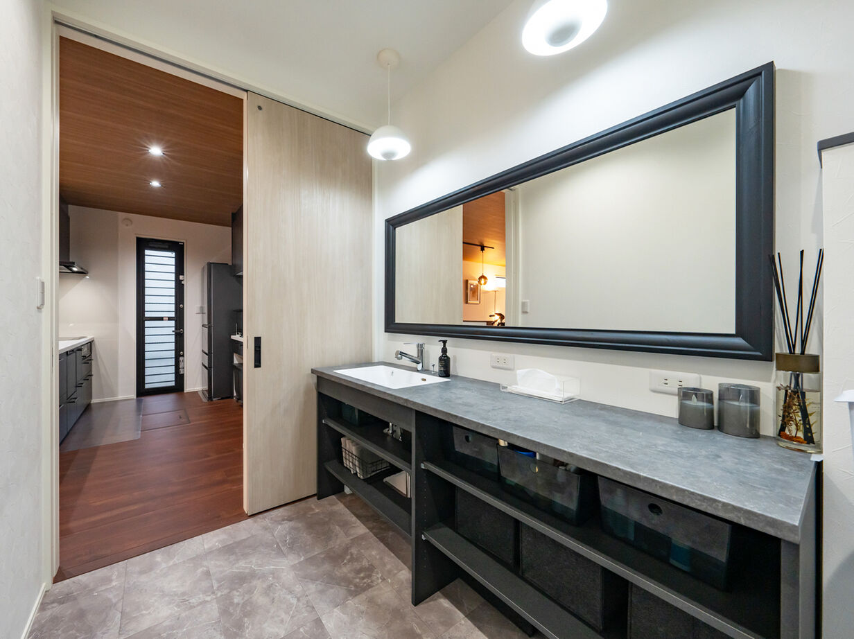 秀光ビルド 【1575万円/２階建て/収納充実/インナーバルコニー】木目とインテリアが映える、温かい雰囲気のお家の建築実例画像3