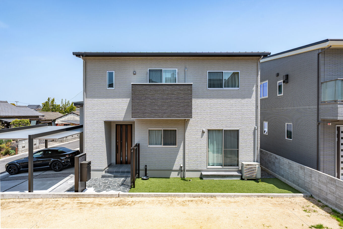 秀光ビルド 【2階建て/ホテルライク/収納充実】クールで洗練された空間が魅力の家。高性能と安心を兼ね備えた住まいの建築実例画像1