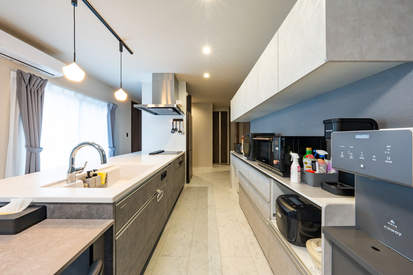 秀光ビルド 【2階建て/収納充実/屋根裏部屋】ダークグレー×ダークウッド調のシックな大人の家。の建築実例画像3