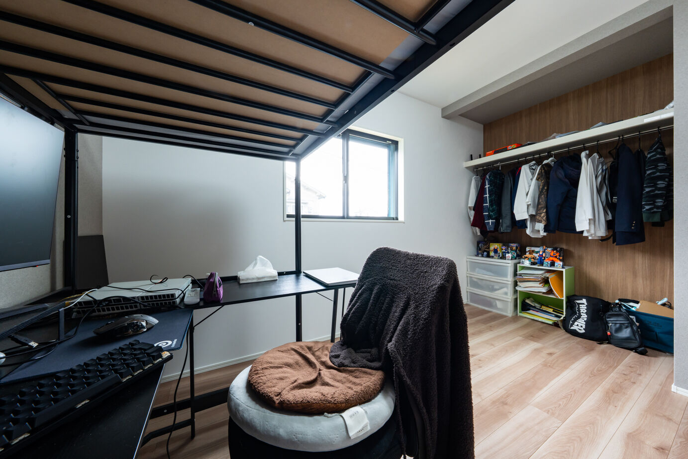 秀光ビルド 【2階建て/収納充実/屋根裏部屋】ダークグレー×ダークウッド調のシックな大人の家。の建築実例画像5