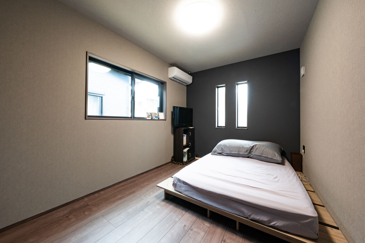 秀光ビルド 【2階建て/収納充実/屋根裏部屋】ダークグレー×ダークウッド調のシックな大人の家。の建築実例画像7