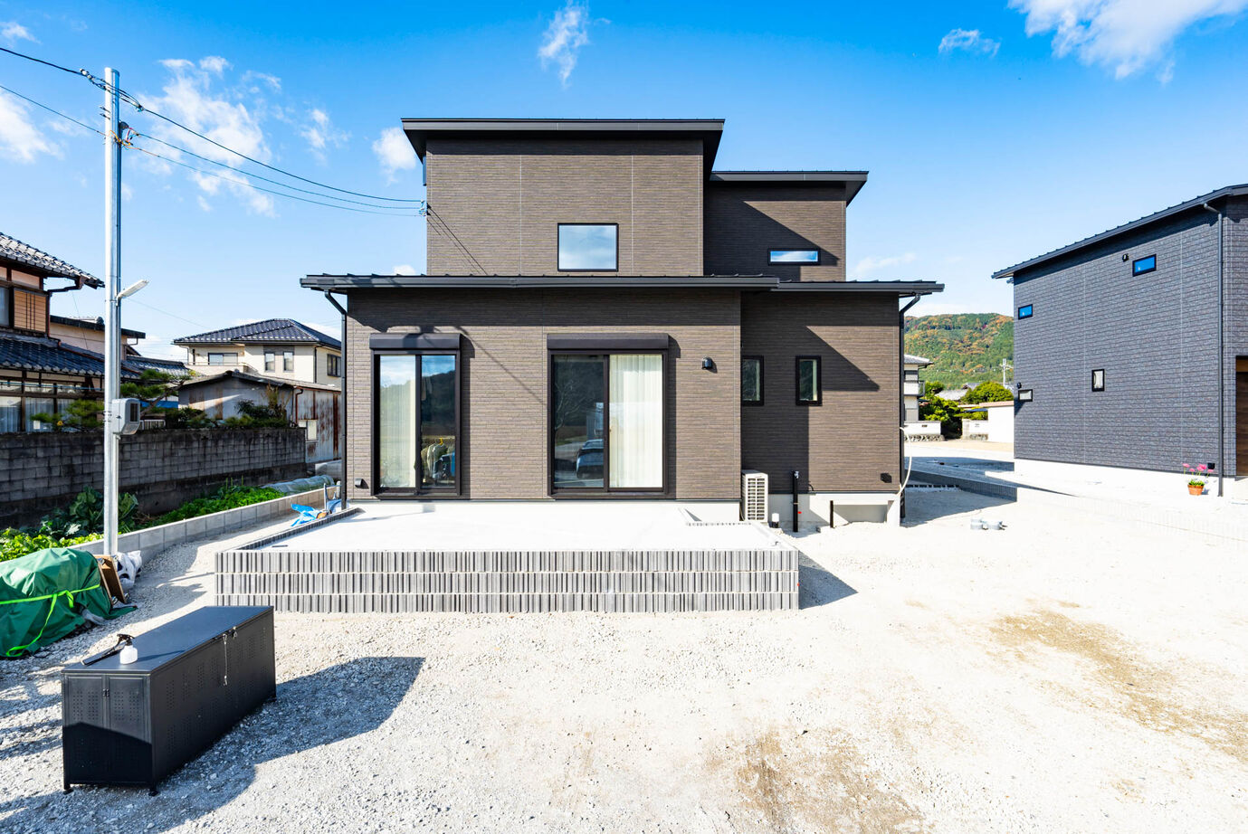 秀光ビルド 【2階建て/吹き抜け/収納充実】スタイリッシュな空間で実現する癒しの住まい。非日常を感じるクールな家の建築実例画像1