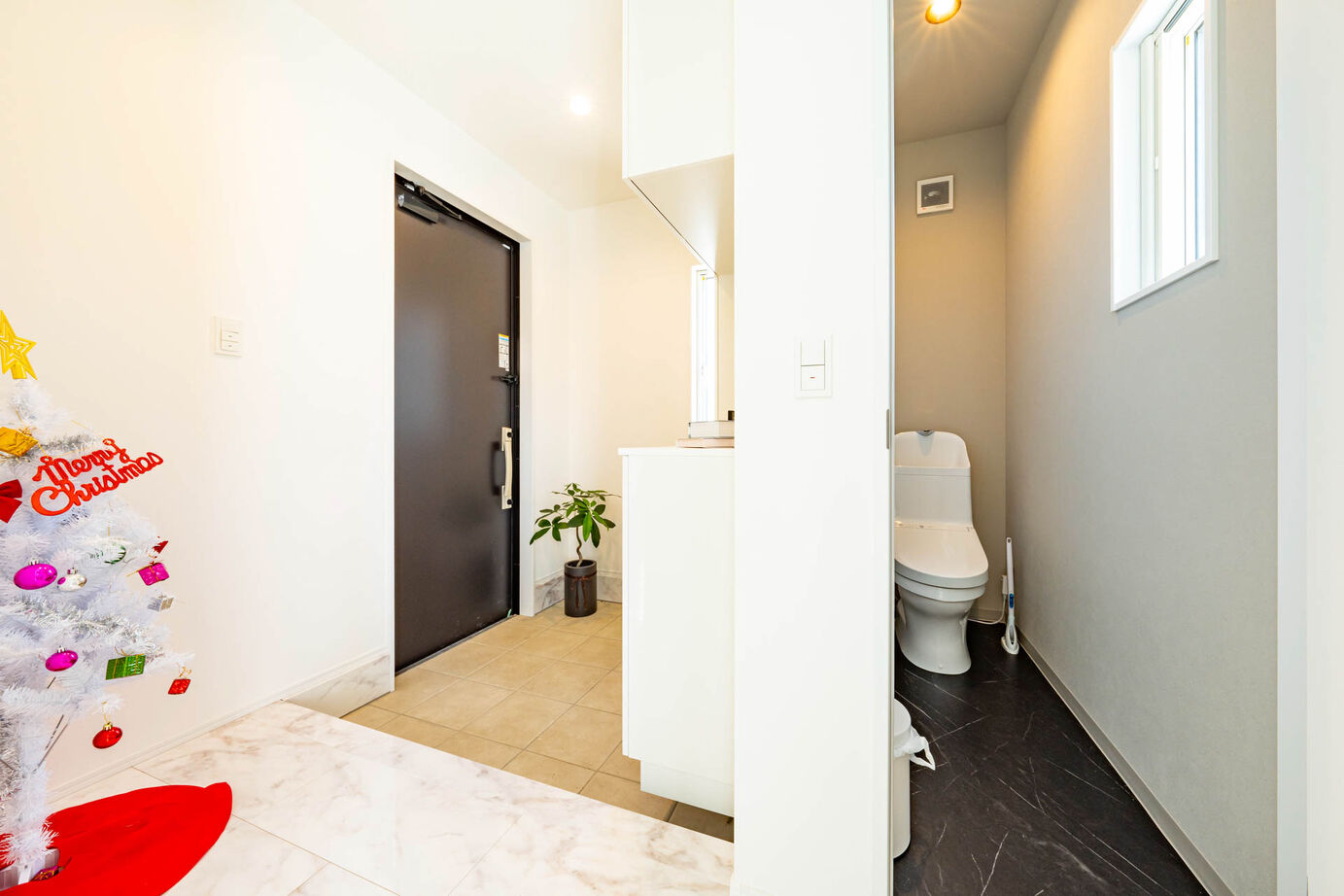 秀光ビルド 【2階建て/吹き抜け/収納充実】スタイリッシュな空間で実現する癒しの住まい。非日常を感じるクールな家の建築実例画像6