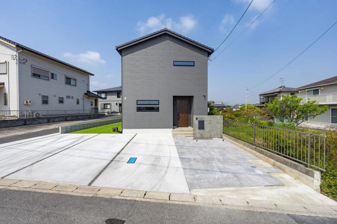 秀光ビルド 【1304万円/2階建て/収納充実/】機能性を兼ね備えた、シック×ナチュラルデザインのお家の建築実例画像2