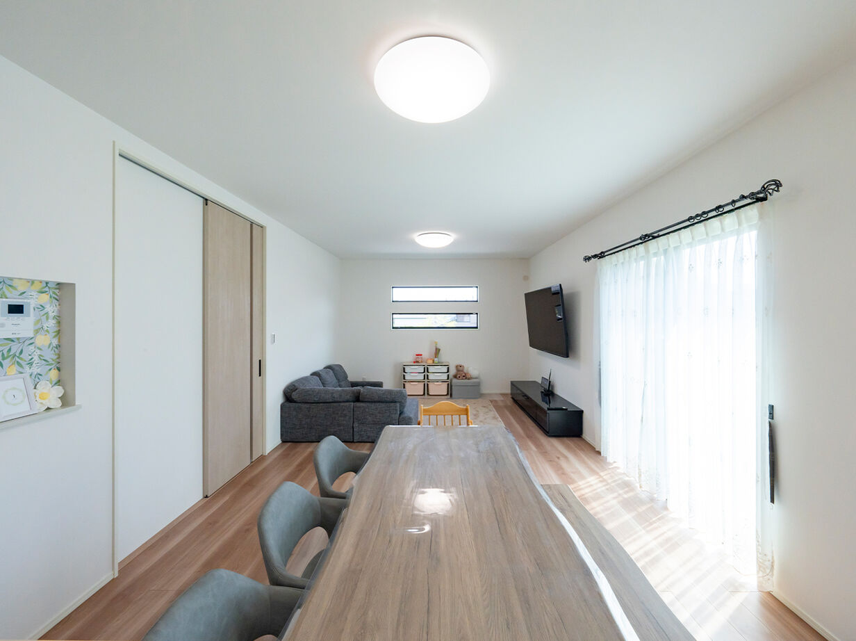 秀光ビルド 【1304万円/2階建て/収納充実/】機能性を兼ね備えた、シック×ナチュラルデザインのお家の建築実例画像3