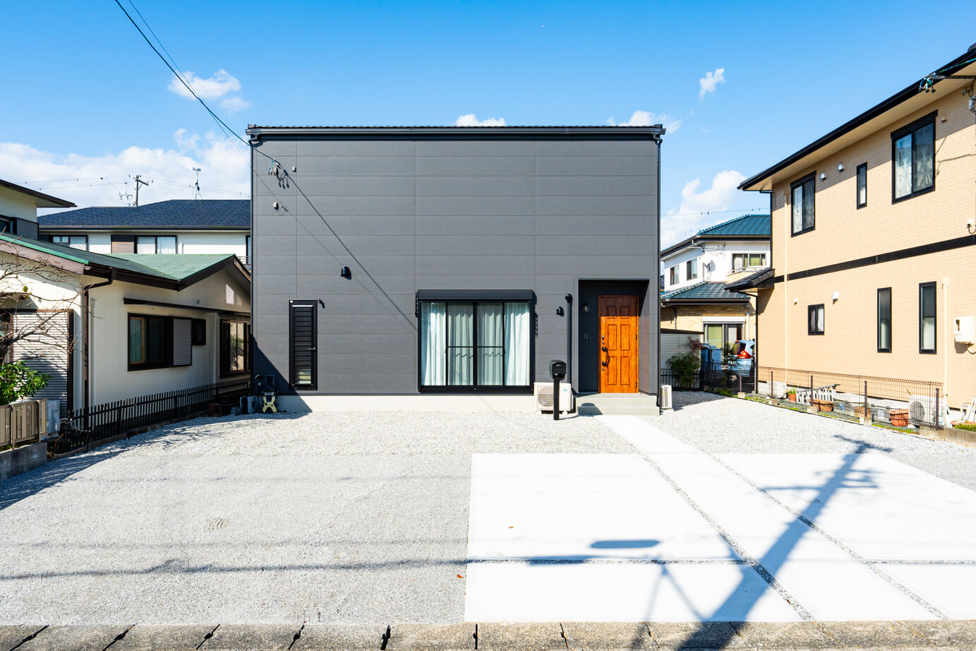 秀光ビルド 【1292万円/２階建て/収納充実/折り上げ天井】こだわりの空間、明るさと上質さが融合した理想の住まい。の建築実例画像2