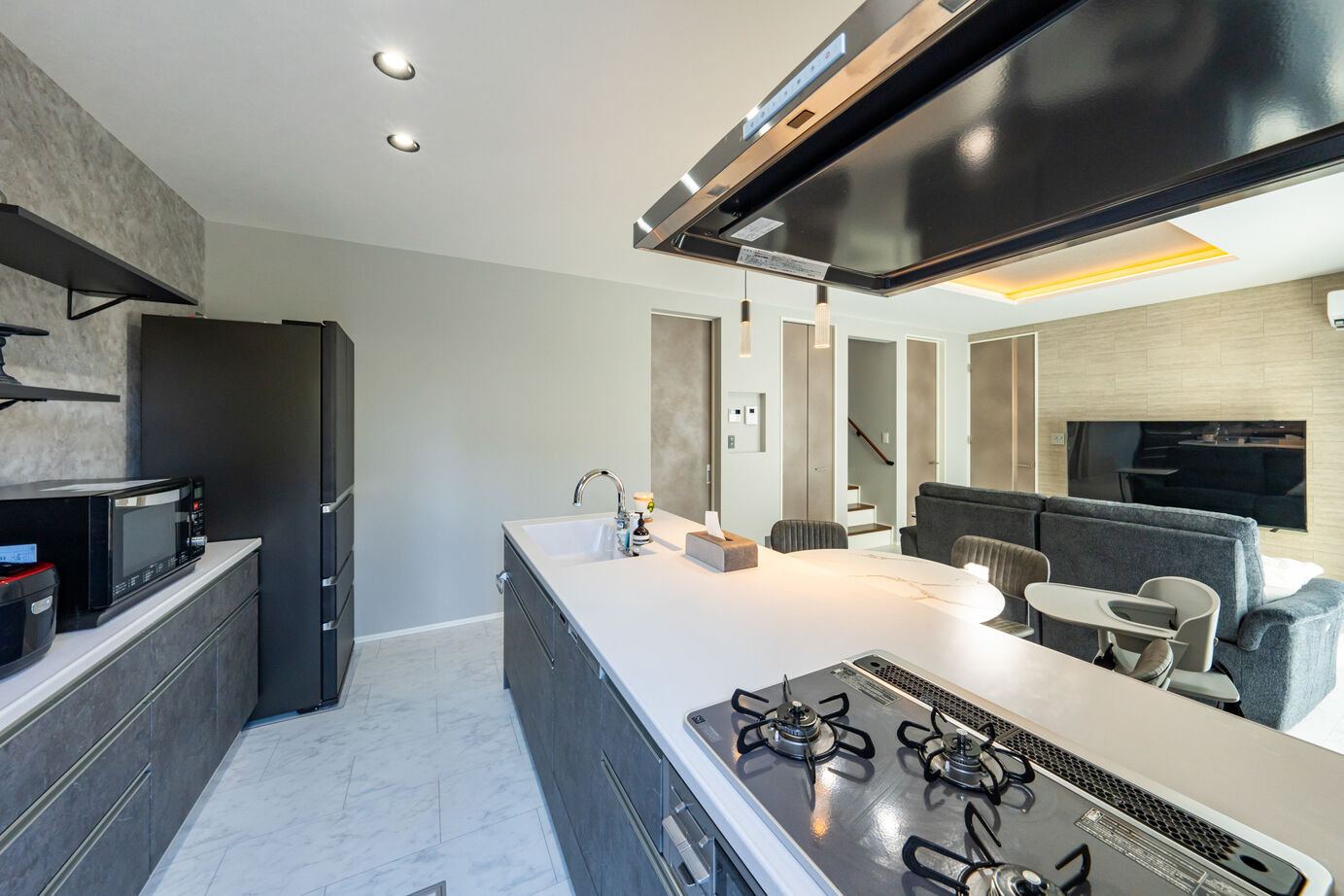 秀光ビルド 【1292万円/２階建て/収納充実/折り上げ天井】こだわりの空間、明るさと上質さが融合した理想の住まい。の建築実例画像3