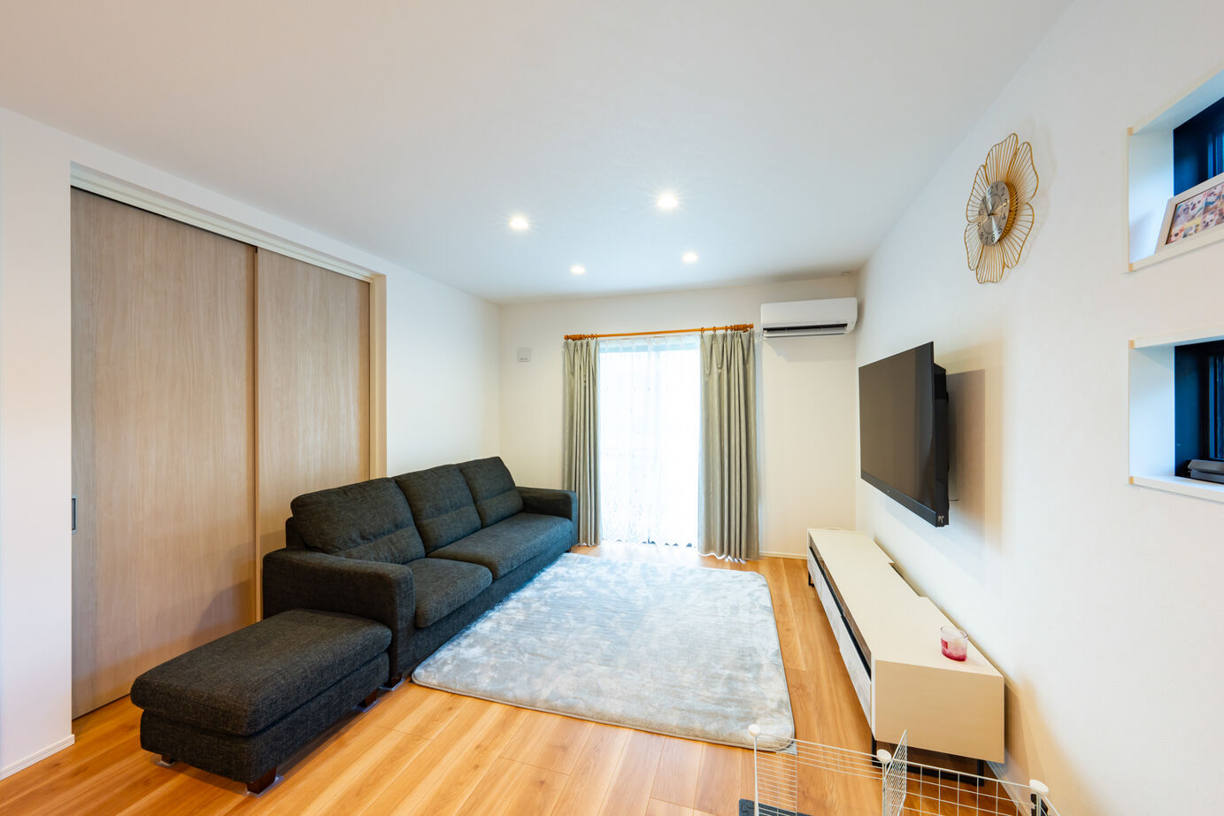 秀光ビルド 【1338万円/収納充実/北欧モダン】ビビットカラーがアクセント！工夫たっぷり素敵な充実収納の家の建築実例画像6