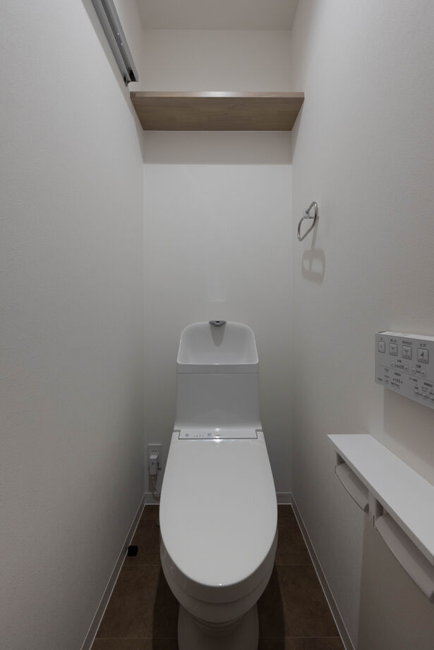 秀光ビルド 【2階建て/高級感/収納充実】洗練されたモノトーンデザインが引き立つ、充実した収納力を誇る住まいの建築実例画像6