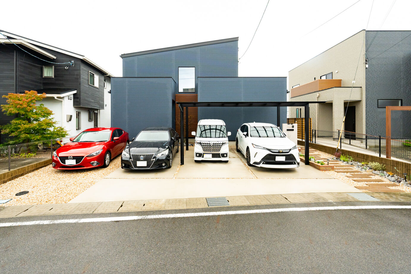 秀光ビルド 【2階建て/ウッドデッキ/カフェ風】温かみと使いやすさが融合した、理想の空間で過ごす家の建築実例画像1