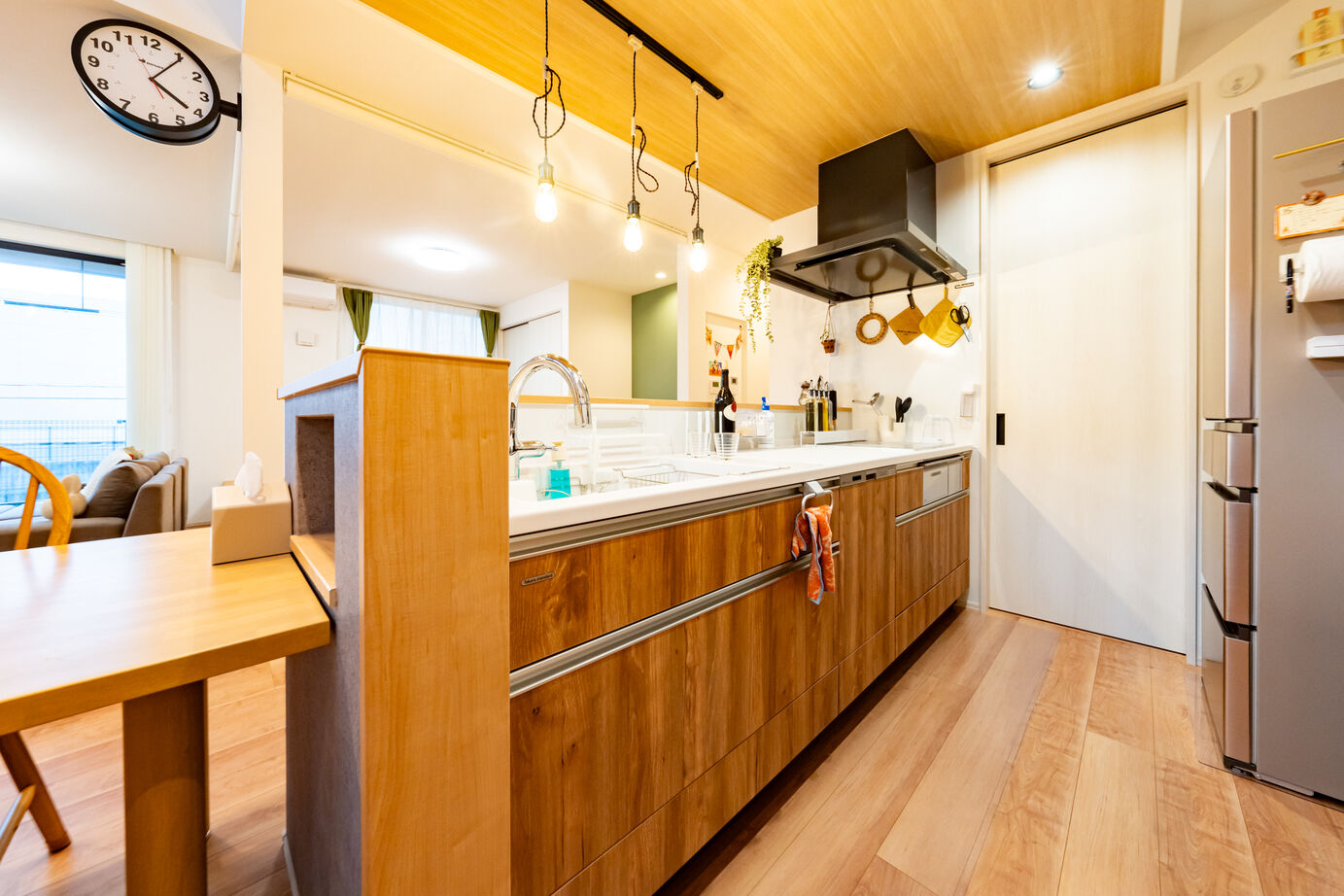 秀光ビルド 【2階建て/ウッドデッキ/カフェ風】温かみと使いやすさが融合した、理想の空間で過ごす家の建築実例画像3