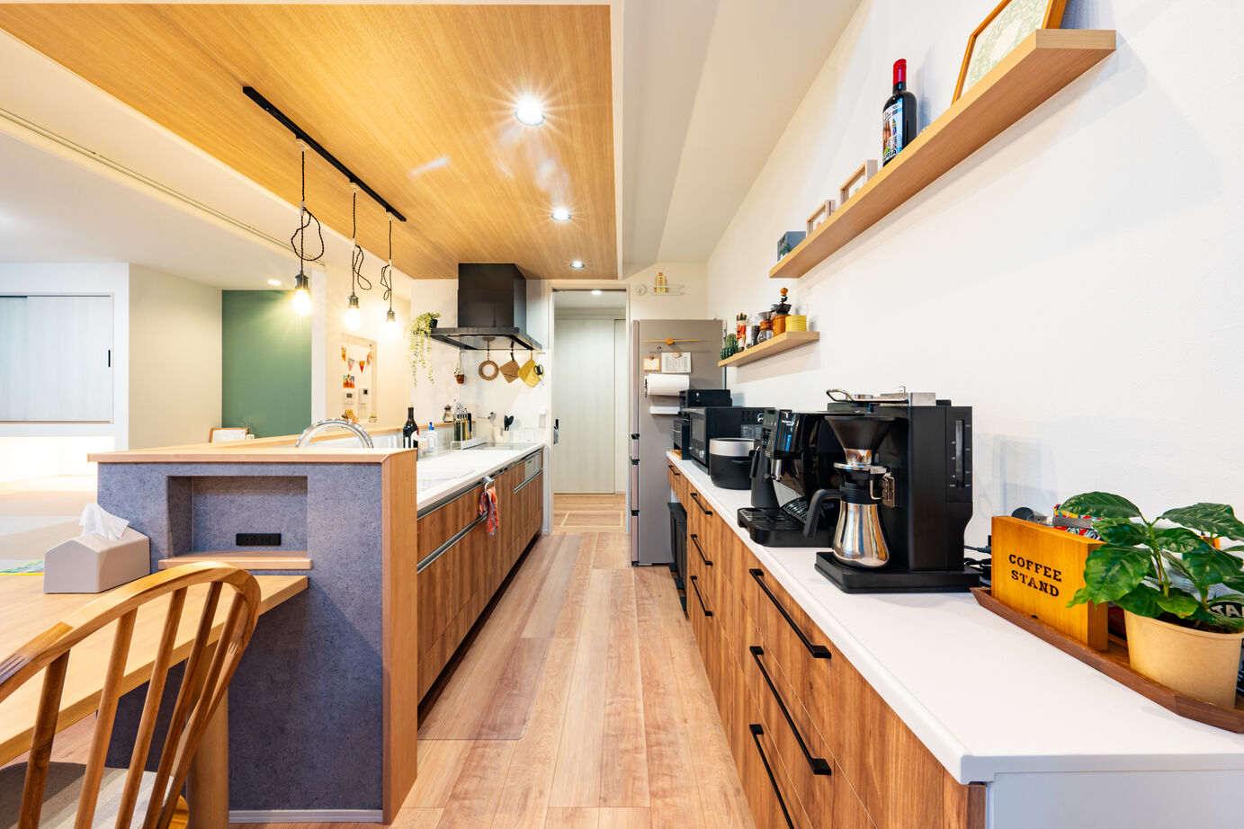 秀光ビルド 【2階建て/ウッドデッキ/カフェ風】温かみと使いやすさが融合した、理想の空間で過ごす家の建築実例画像4