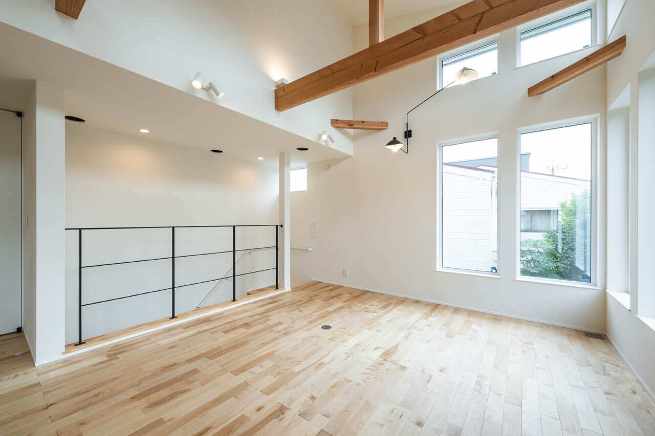 さいが設計工務 【高気密高断熱/自然素材/2階リビング・勾配天井/間取り図】都会の住宅地でプライバシーと開放感を兼備の建築実例画像2