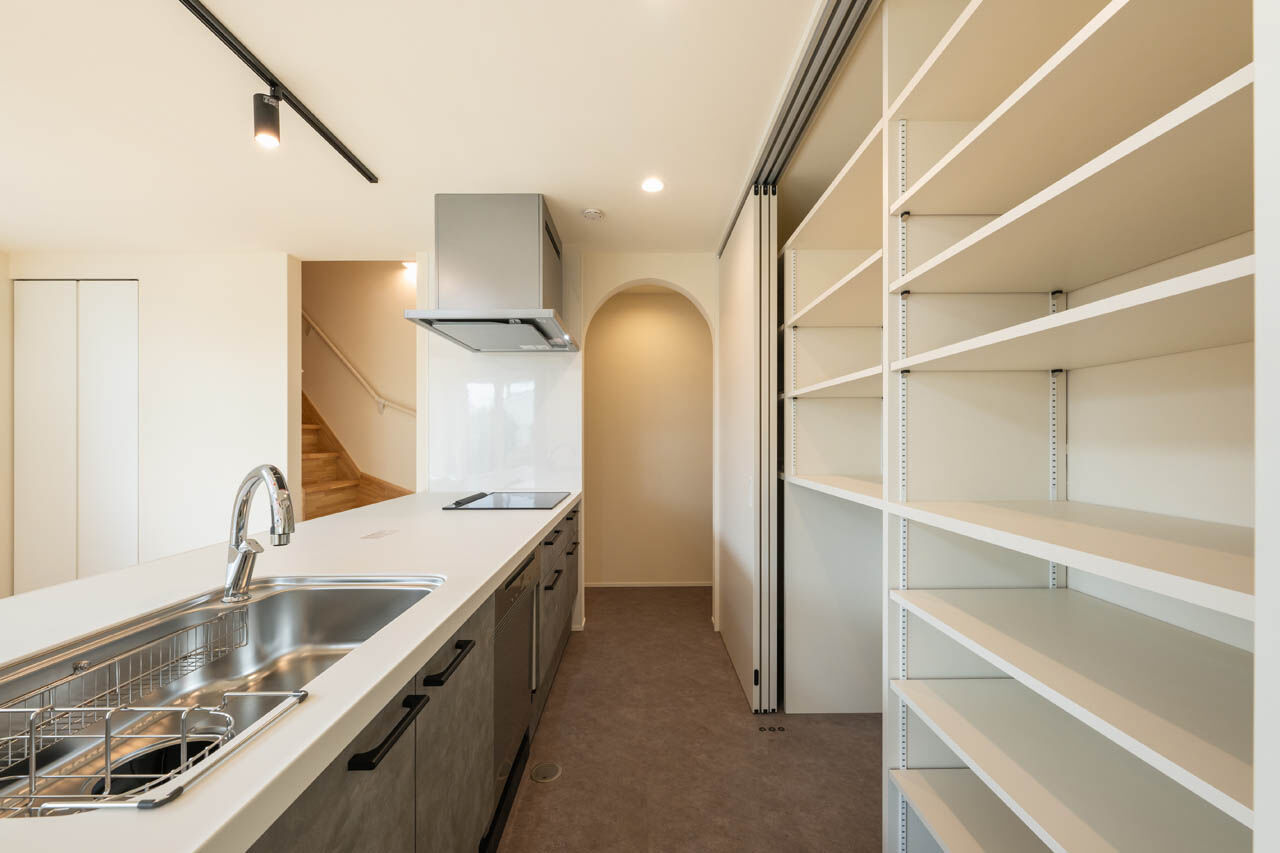 さいが設計工務 【高気密高断熱/自然素材/2階リビング・勾配天井/間取り図】都会の住宅地でプライバシーと開放感を兼備の建築実例画像5