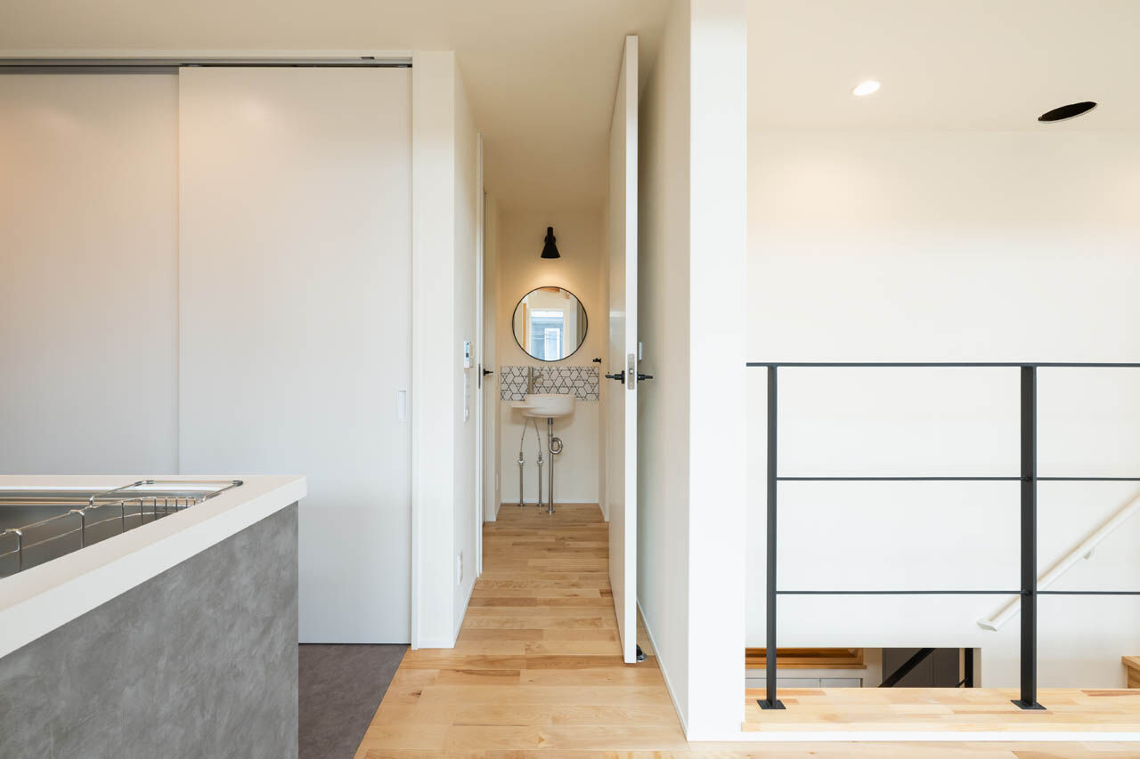 さいが設計工務 【高気密高断熱/自然素材/2階リビング・勾配天井/間取り図】都会の住宅地でプライバシーと開放感を兼備の建築実例画像8