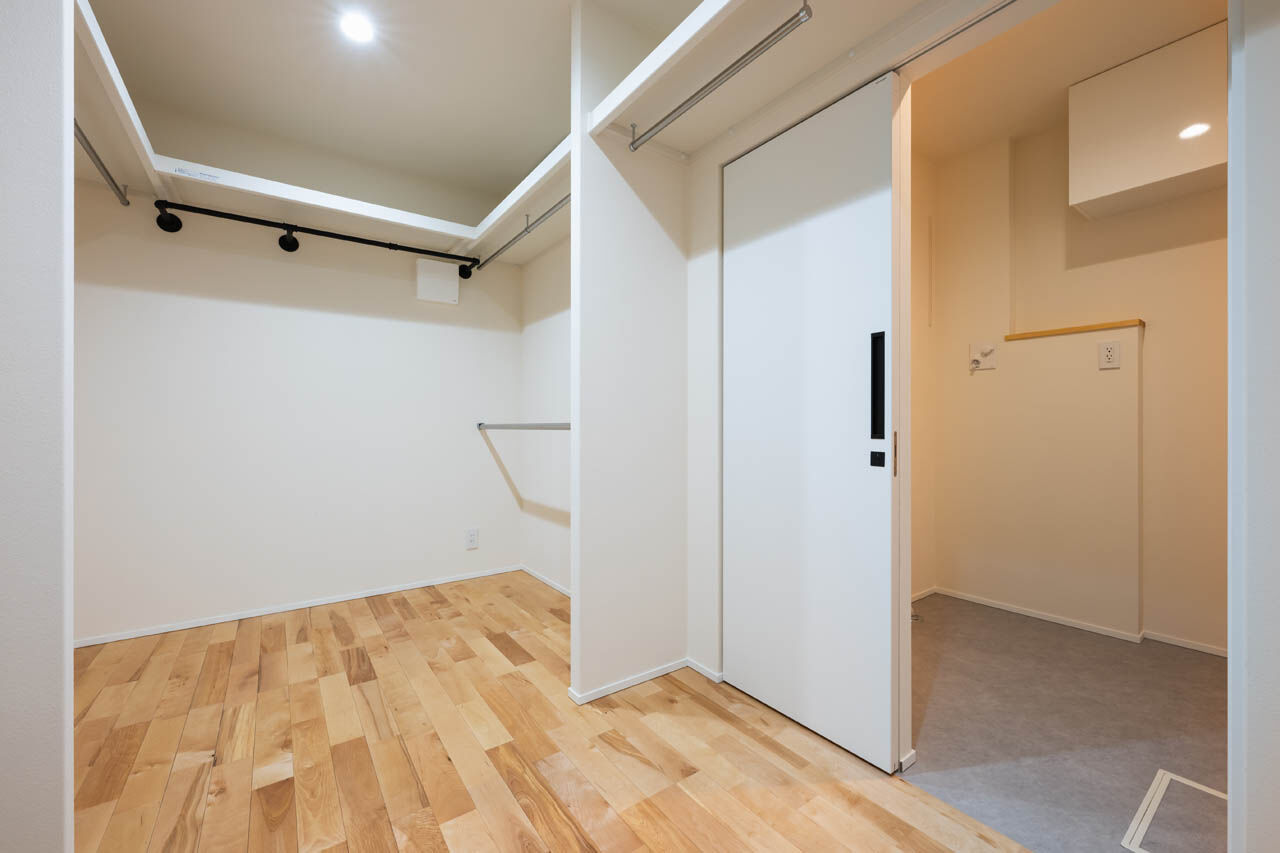 さいが設計工務 【高気密高断熱/自然素材/2階リビング・勾配天井/間取り図】都会の住宅地でプライバシーと開放感を兼備の建築実例画像9