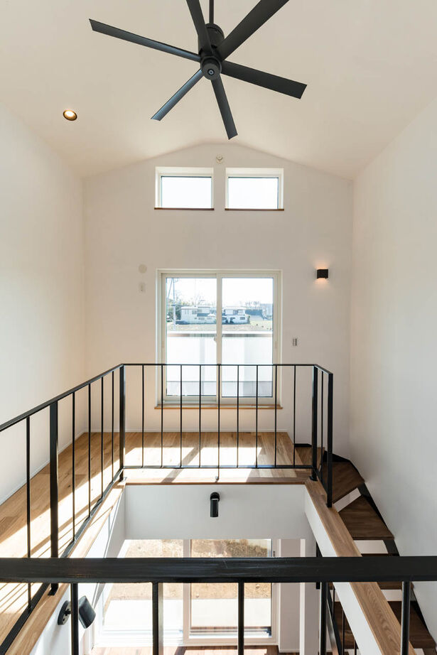 さいが設計工務 【高気密高断熱/漆喰壁・無垢床/吹き抜け/間取り図】大空間の隅々まで快適な温度でのびのび子育てできる家の建築実例画像2