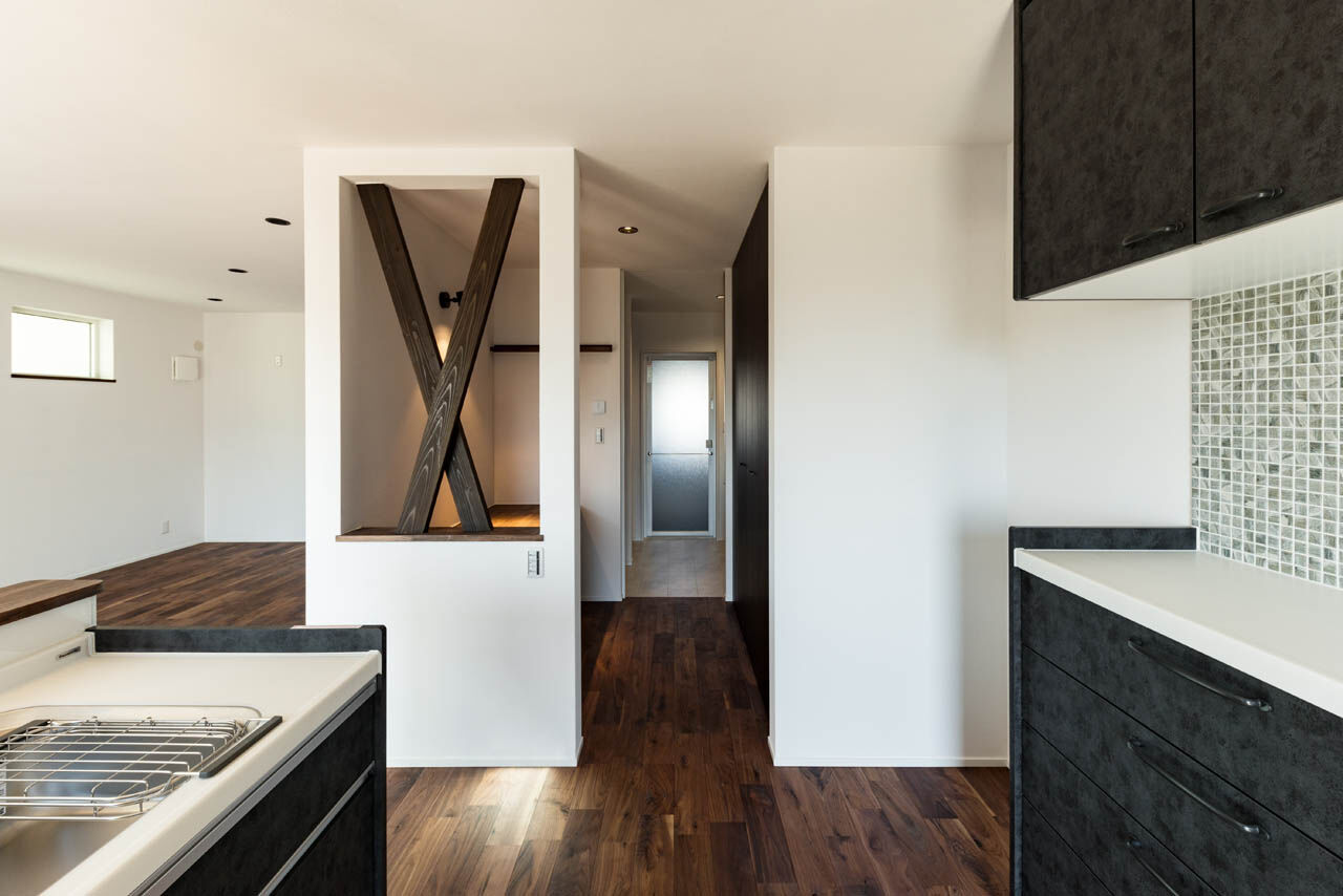 さいが設計工務 【高気密高断熱/漆喰壁・無垢床/吹き抜け/間取り図】大空間の隅々まで快適な温度でのびのび子育てできる家の建築実例画像4