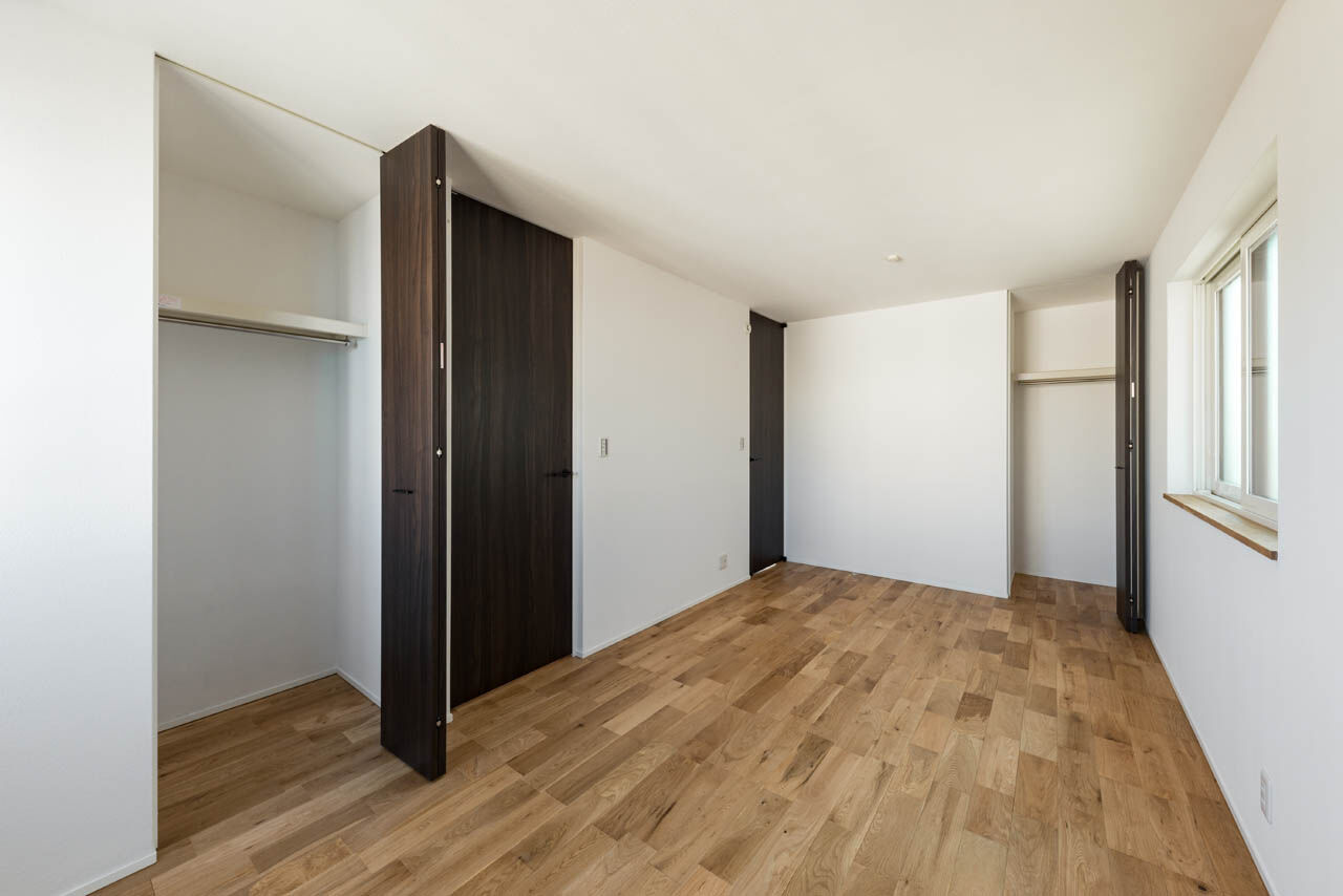 さいが設計工務 【高気密高断熱/漆喰壁・無垢床/吹き抜け/間取り図】大空間の隅々まで快適な温度でのびのび子育てできる家の建築実例画像9