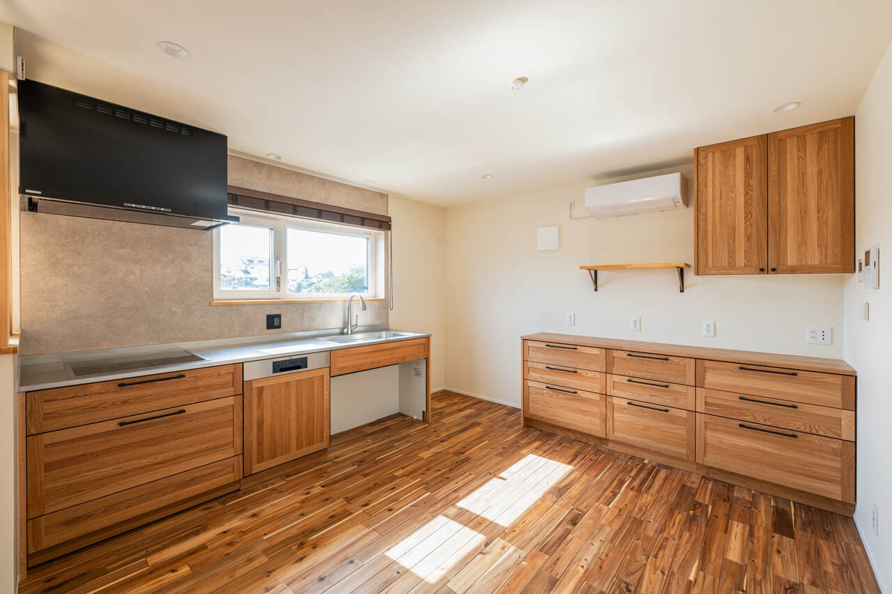 さいが設計工務 【20坪台/高気密高断熱/漆喰壁/無垢床/吹き抜け/間取り図】365日快適な大空間リビング、家族の絆が深まる家の建築実例画像3