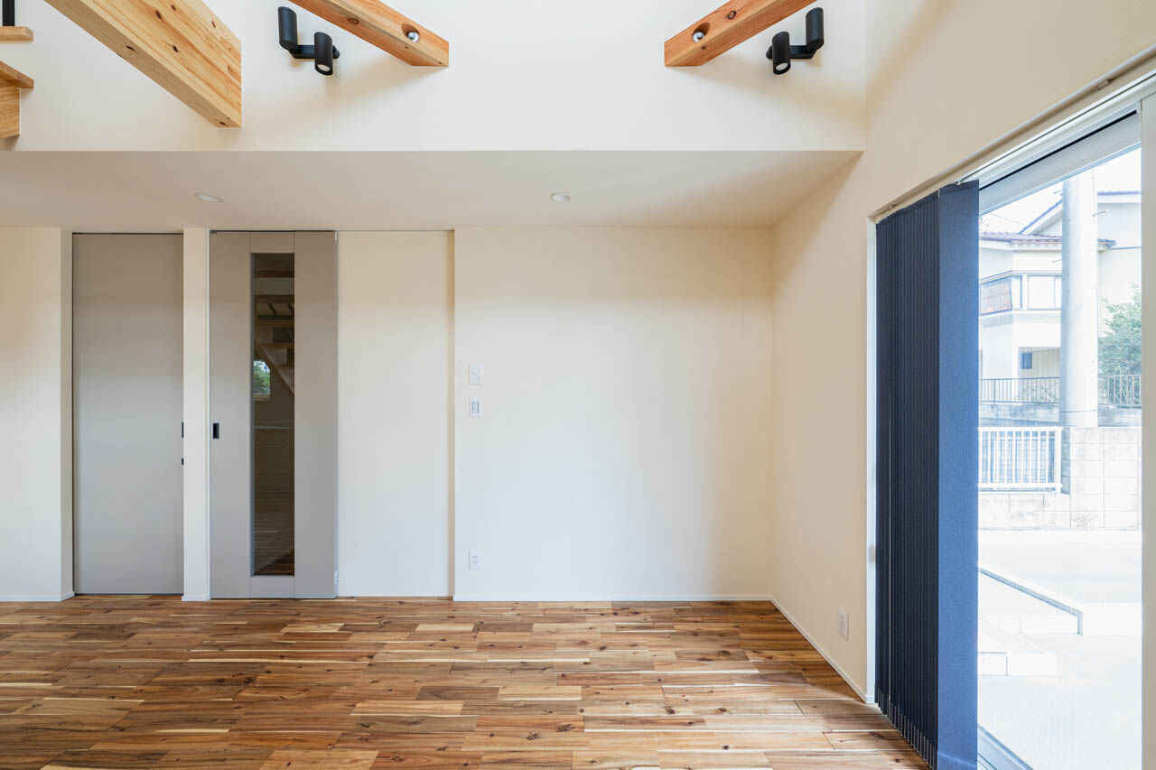 さいが設計工務 【20坪台/高気密高断熱/漆喰壁/無垢床/吹き抜け/間取り図】365日快適な大空間リビング、家族の絆が深まる家の建築実例画像5