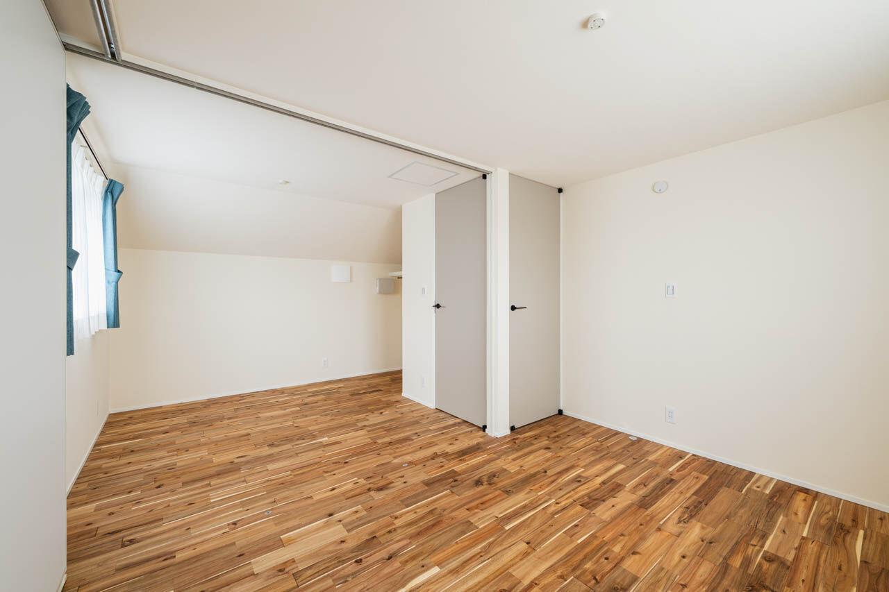 さいが設計工務 【20坪台/高気密高断熱/漆喰壁/無垢床/吹き抜け/間取り図】365日快適な大空間リビング、家族の絆が深まる家の建築実例画像7