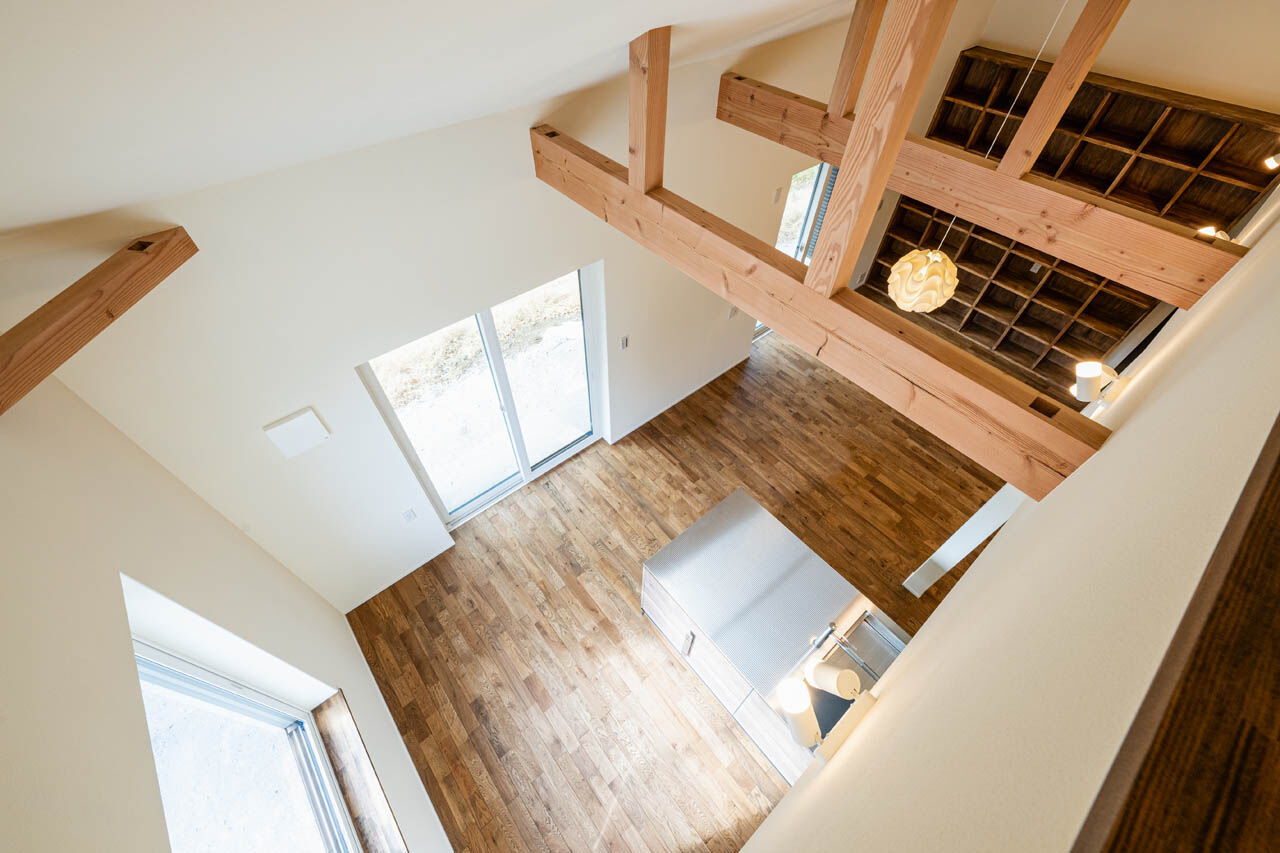 さいが設計工務 【高気密高断熱/漆喰壁・無垢床/吹き抜け/間取り図】365日半袖・素足が気持ちいい！造作家具もお気に入りの建築実例画像4