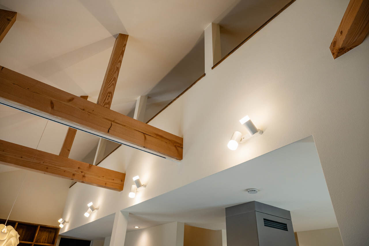 さいが設計工務 【高気密高断熱/漆喰壁・無垢床/吹き抜け/間取り図】365日半袖・素足が気持ちいい！造作家具もお気に入りの建築実例画像6