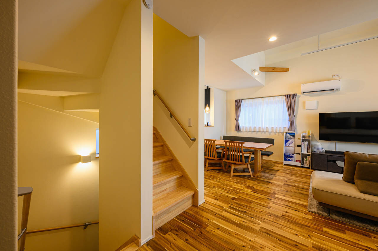 さいが設計工務 【高気密高断熱/漆喰壁・無垢床/2階リビング/間取り図】性能と誠実さで選んだ、趣味を謳歌する「自分の城」の建築実例画像3