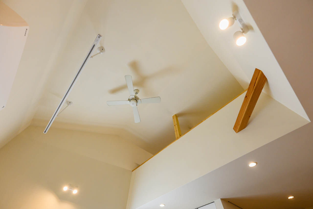 さいが設計工務 【高気密高断熱/漆喰壁・無垢床/2階リビング/間取り図】性能と誠実さで選んだ、趣味を謳歌する「自分の城」の建築実例画像4