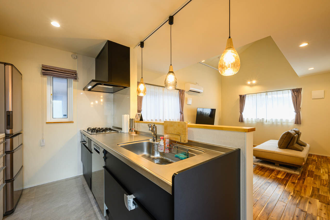 さいが設計工務 【高気密高断熱/漆喰壁・無垢床/2階リビング/間取り図】性能と誠実さで選んだ、趣味を謳歌する「自分の城」の建築実例画像5