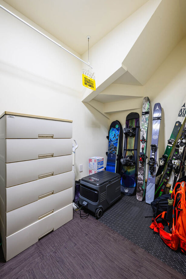 さいが設計工務 【高気密高断熱/漆喰壁・無垢床/2階リビング/間取り図】性能と誠実さで選んだ、趣味を謳歌する「自分の城」の建築実例画像9