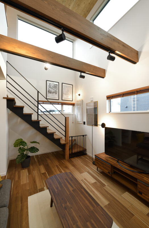 ines HOME (イネスホーム) 【3000～3500万円/石狩市】無機質な素材と自然木が織りなす空間がおしゃれな家の建築実例画像3