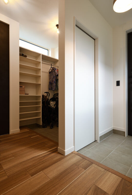 ines HOME (イネスホーム) 【3000～3500万円/石狩市】無機質な素材と自然木が織りなす空間がおしゃれな家の建築実例画像6