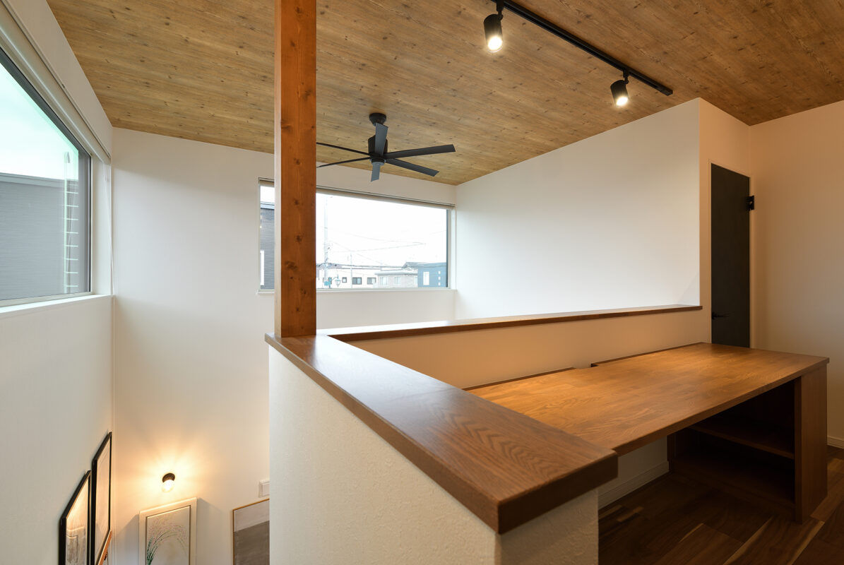 ines HOME (イネスホーム) 【3000～3500万円/石狩市】無機質な素材と自然木が織りなす空間がおしゃれな家の建築実例画像7