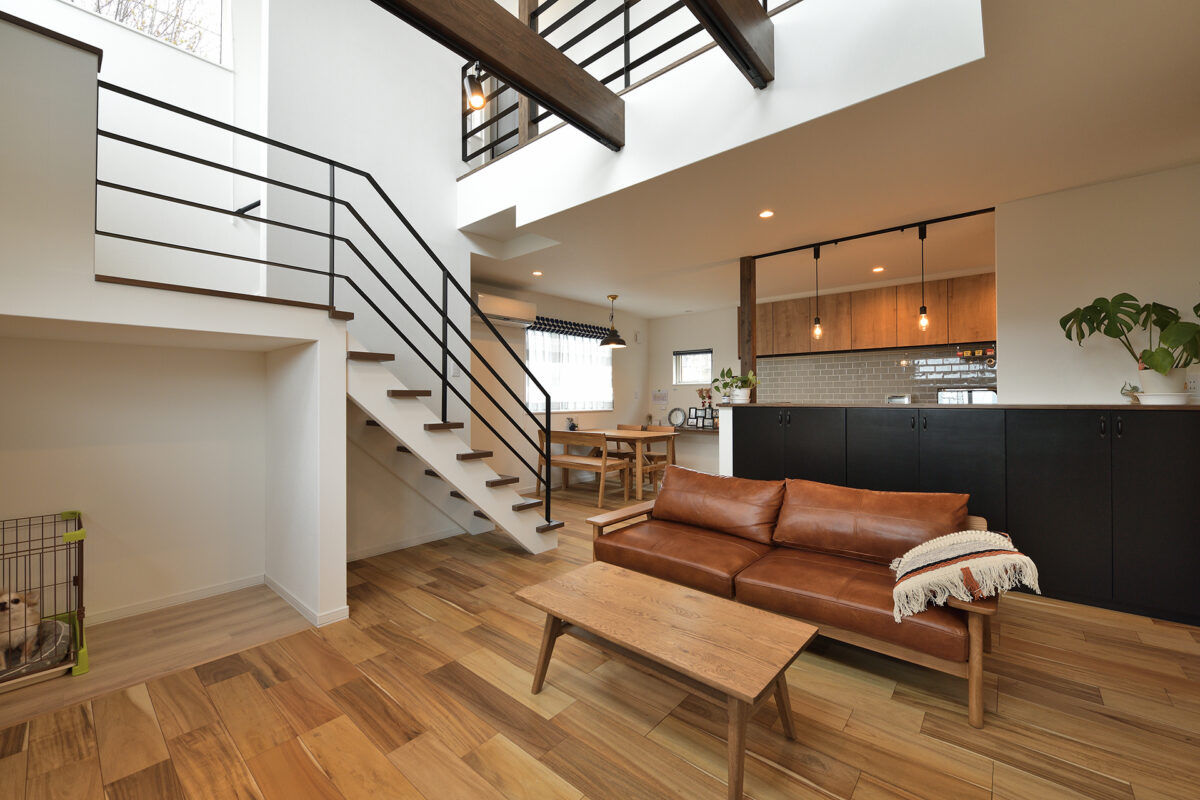 ines HOME (イネスホーム) 【3000～3500万円】ダークブラウンな空間コーディネートがおしゃれな家の建築実例画像1