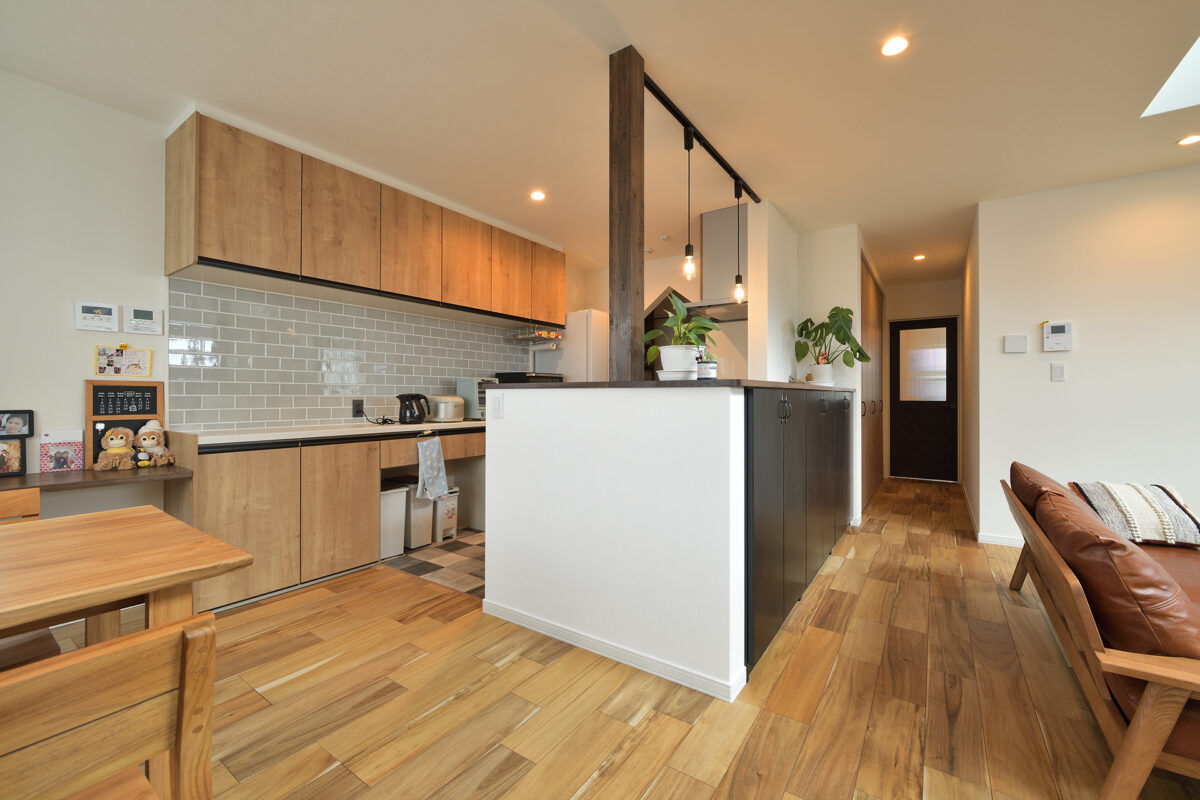 ines HOME (イネスホーム) 【3000～3500万円】ダークブラウンな空間コーディネートがおしゃれな家の建築実例画像5