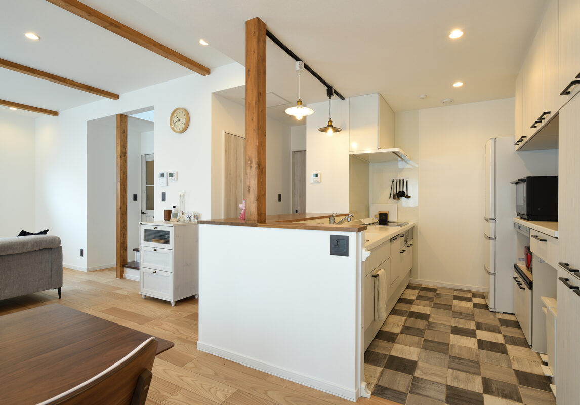 ines HOME (イネスホーム) 【2000～2500万円/札幌市】吹上天井の開放感あふれるLDKの建築実例画像2