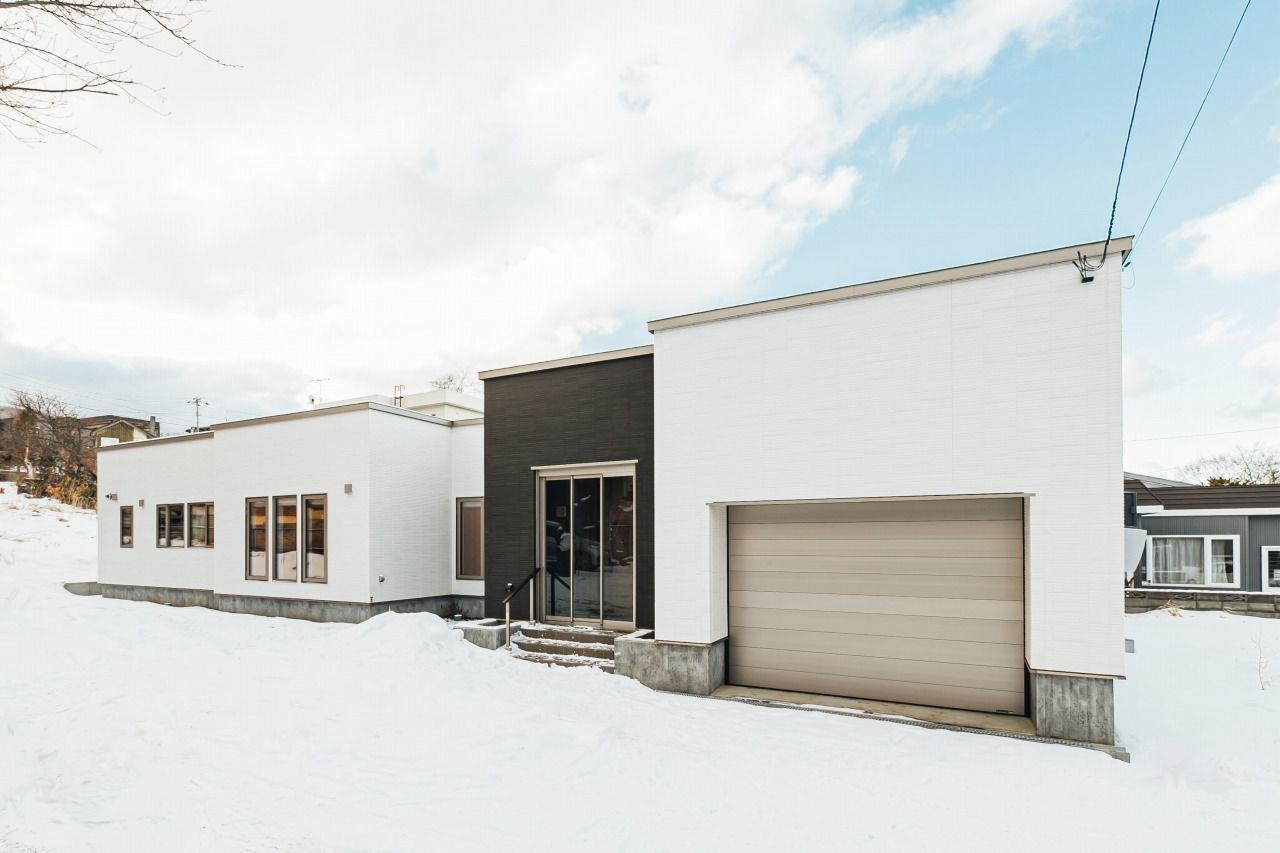 寿建設 【5LDK×ビルトインガレージ×平屋】家族の存在を身近に感じ、ゆとりある快適な平屋建てのガレージハウスの建築実例画像2