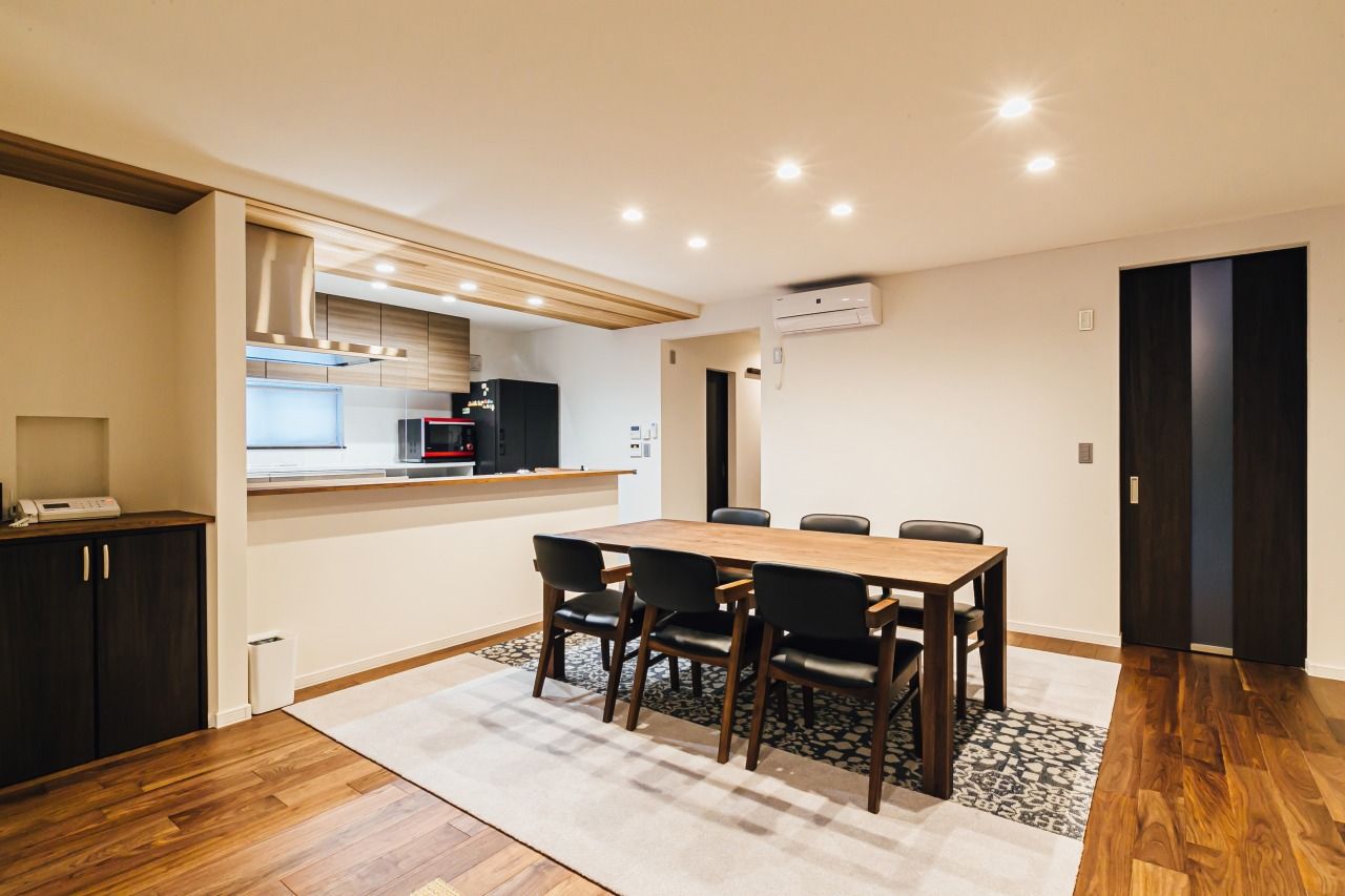 寿建設 【5LDK×ビルトインガレージ×平屋】家族の存在を身近に感じ、ゆとりある快適な平屋建てのガレージハウスの建築実例画像4