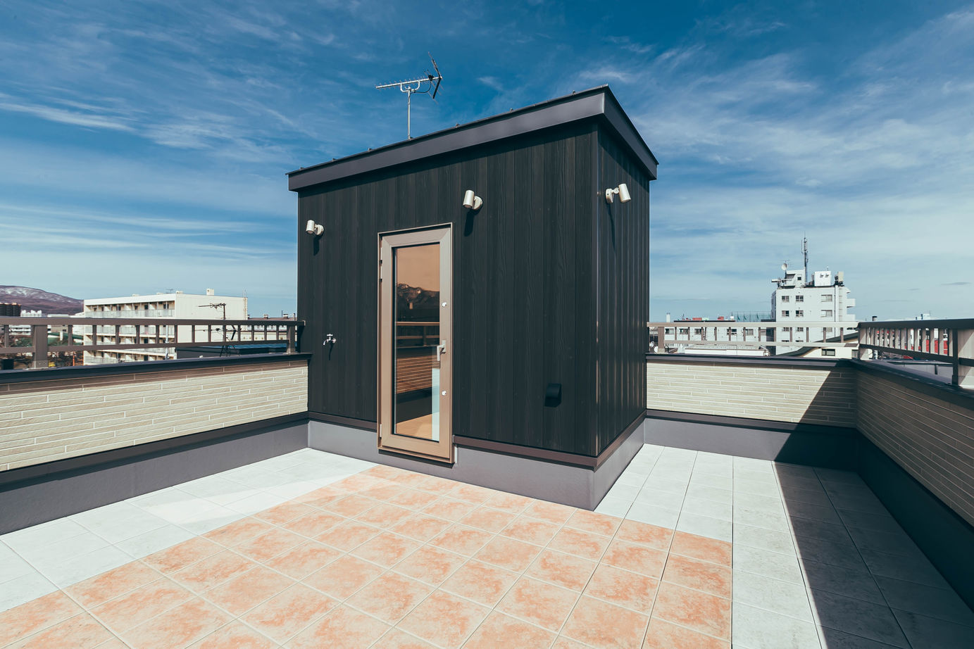 寿建設 【全室床暖房×屋上庭園×小上がり風ダイニング×4LDK】30坪の狭小地でも叶うゆとりと開放感のある住まいの建築実例画像6