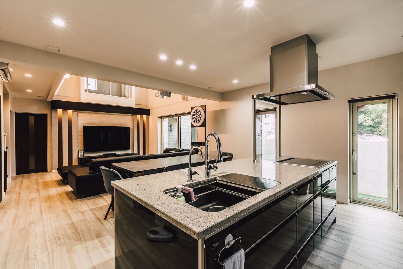 寿建設 【全室床暖房×屋上庭園×ビルトインガレージ×三階建て】理想が叶った愉しさ広がるガレージハウスの建築実例画像5