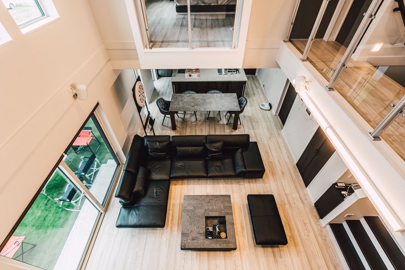 寿建設 【全室床暖房×屋上庭園×ビルトインガレージ×三階建て】理想が叶った愉しさ広がるガレージハウスの建築実例画像6