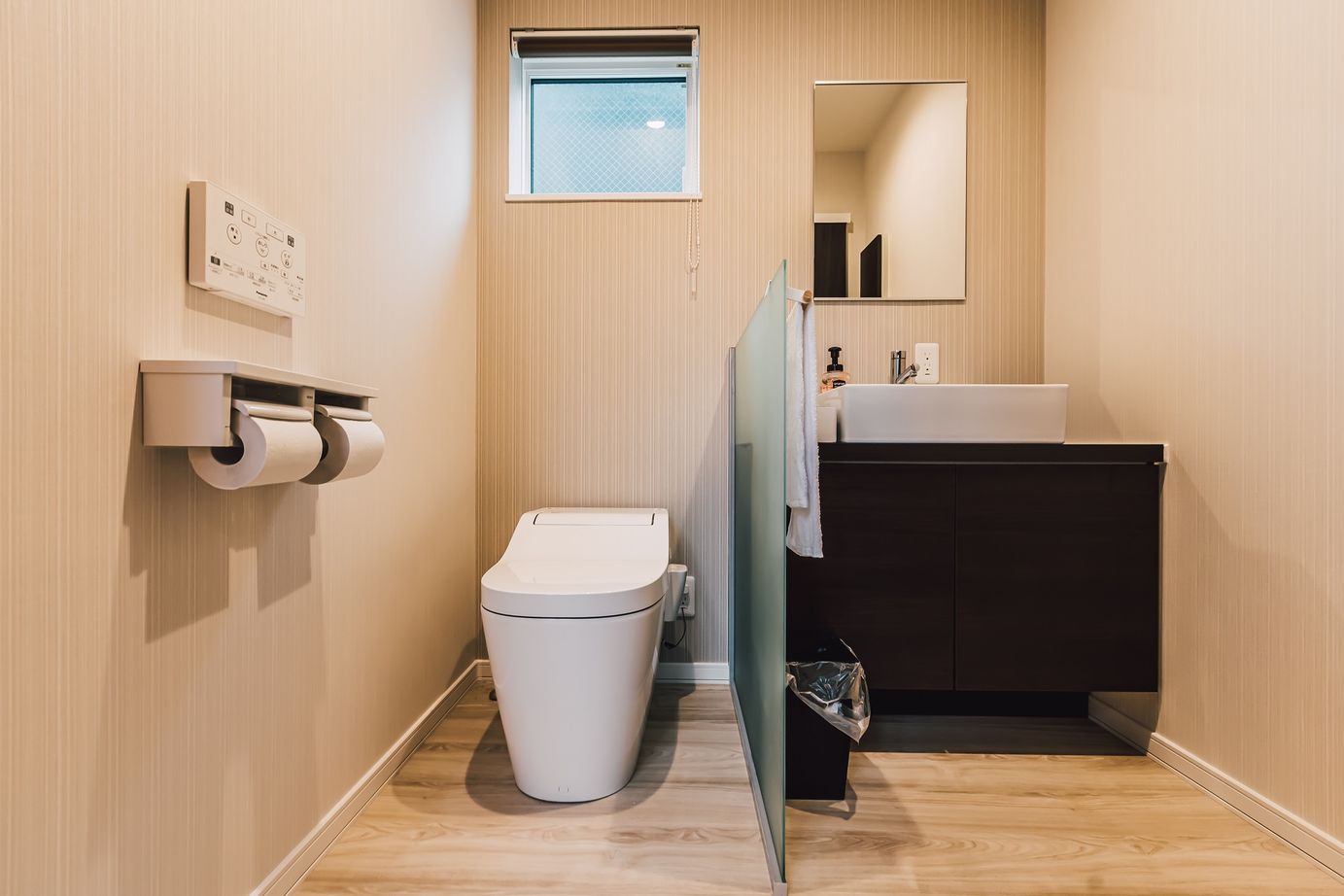 寿建設 【全室床暖房×屋上庭園×ビルトインガレージ×三階建て】理想が叶った愉しさ広がるガレージハウスの建築実例画像8