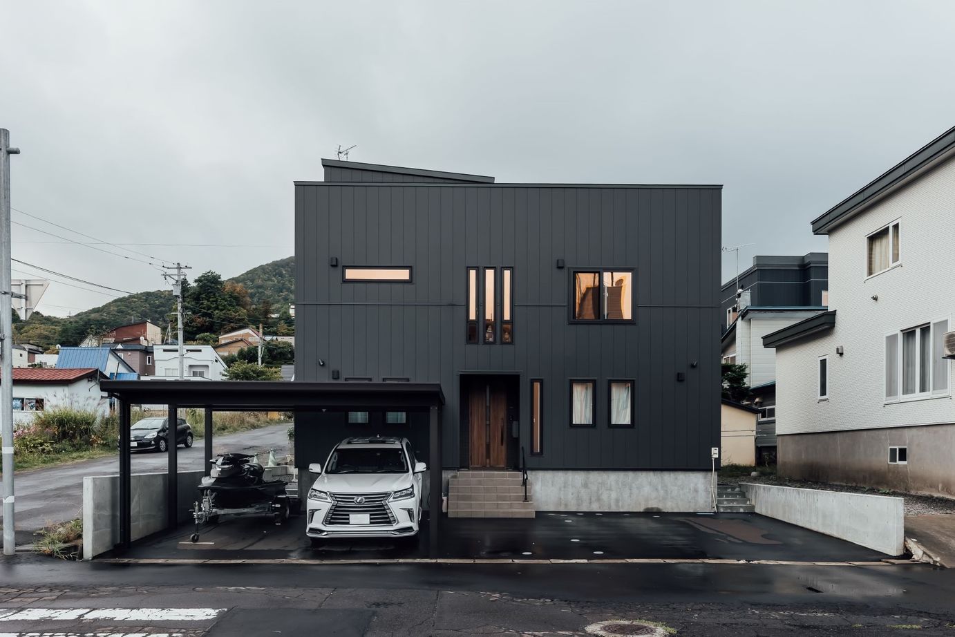 寿建設 【床暖房×居酒屋風ダイニング×屋上庭園×三階建て】 光熱費ダウンの喜びも！自由気ままにBBQを楽しむ住まいの建築実例画像2